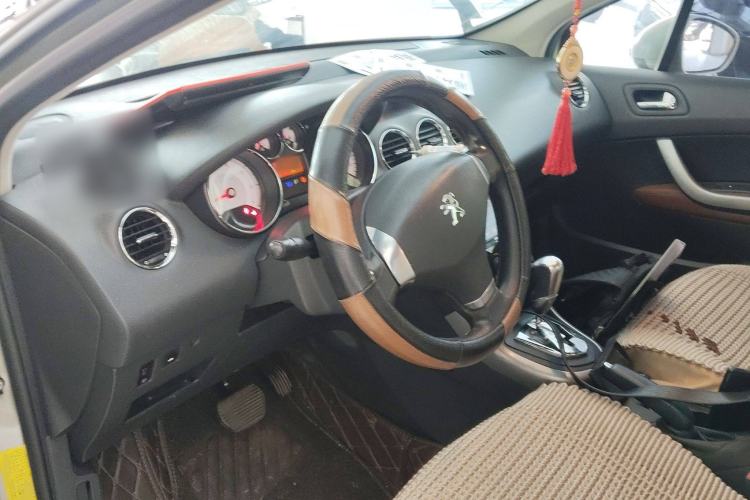 Used Peugeot 408 2013 2.0L Automatic Comfort Edition Center Console