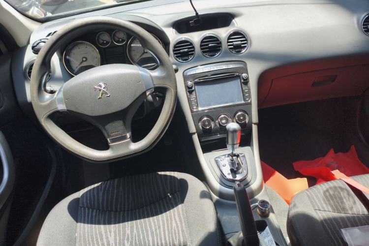 Used Peugeot 408 2013 1.6L Automatic Comfort Edition Center Console