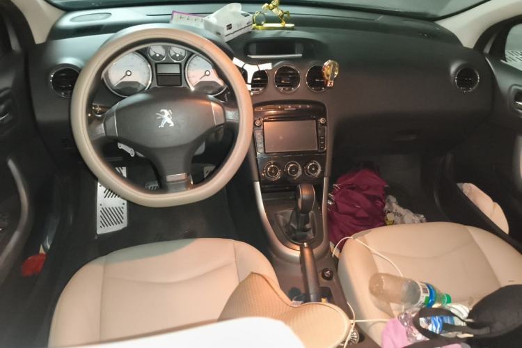 Used Peugeot 408 2013 1.6L Manual Comfort Edition Center Console