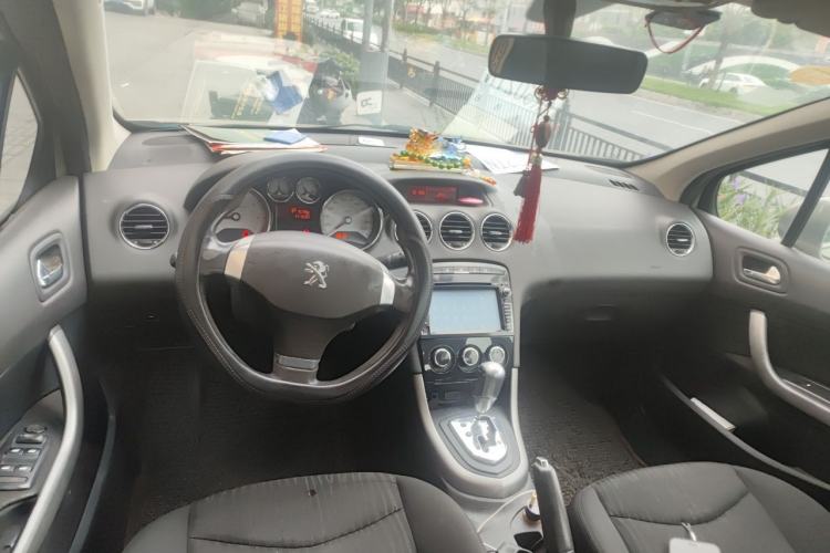 Used Peugeot 408 2013 2.0L Automatic Comfort Edition Center Console