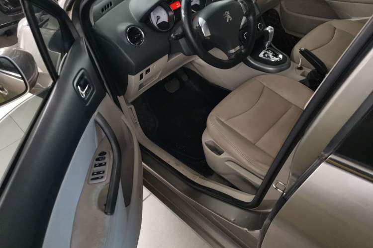 Used Peugeot 408 2013 2.0L Automatic Comfort Edition Driver Seat