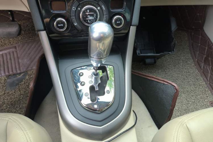 Used Peugeot 408 2013 2.0L Automatic Luxury Edition Gear Lever
