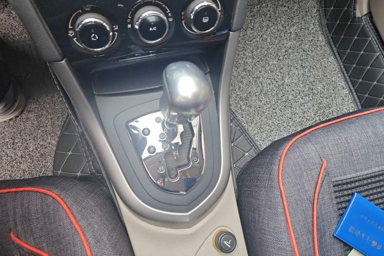 Used Peugeot 408 2013 2.0L Automatic Comfort Edition Gear Lever