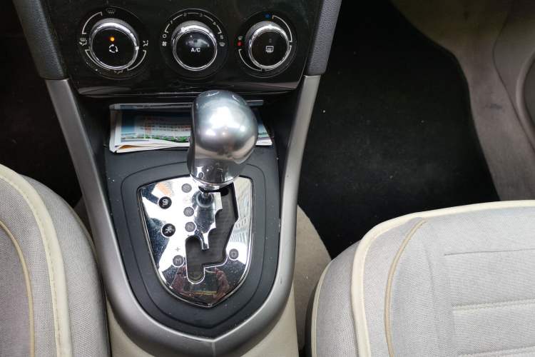 Used Peugeot 408 2013 2.0L Automatic Comfort Edition Gear Lever
