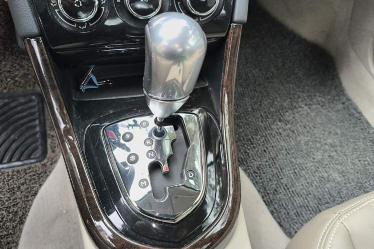 Used Peugeot 408 2013 2.0L Automatic Comfort Edition Gear Lever
