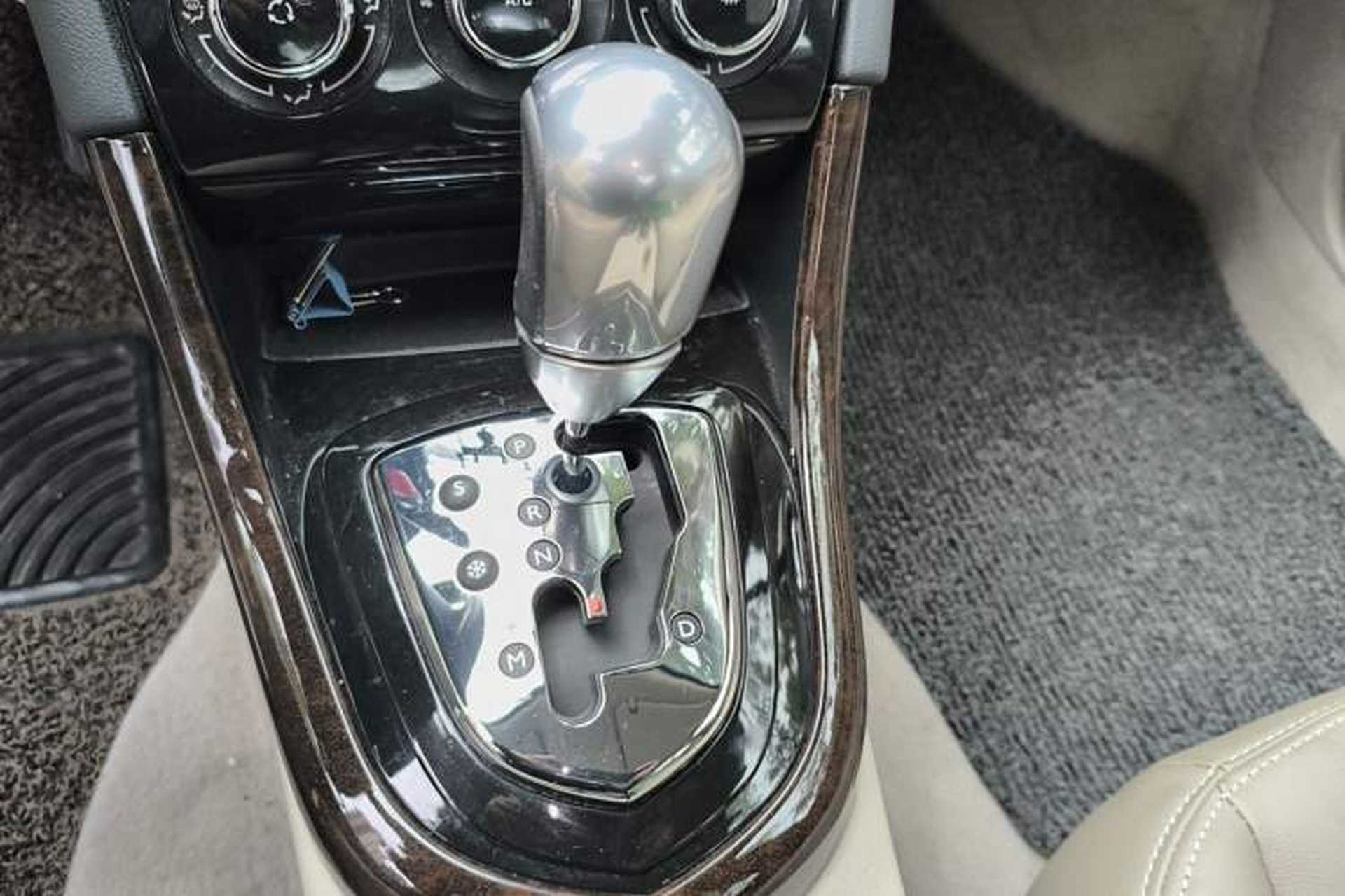 Used Peugeot 408 2013 2.0L Automatic Comfort Edition Gear Lever