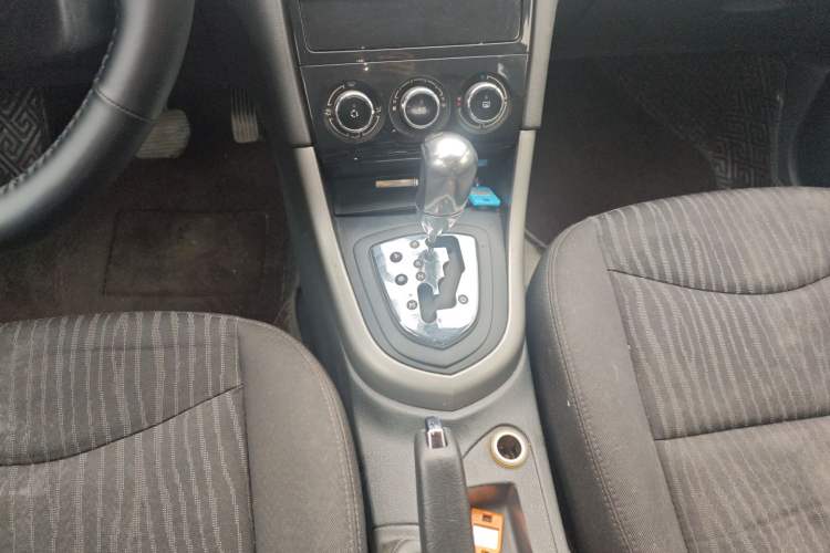 Used Peugeot 408 2013 2.0L Automatic Comfort Edition Gear Lever