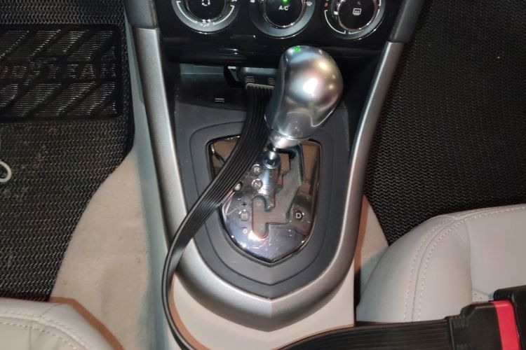 Used Peugeot 408 2013 2.0L Automatic Comfort Edition Gear Lever