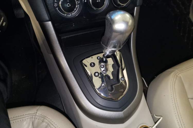 Used Peugeot 408 2013 2.0L Automatic Comfort Edition Gear Lever