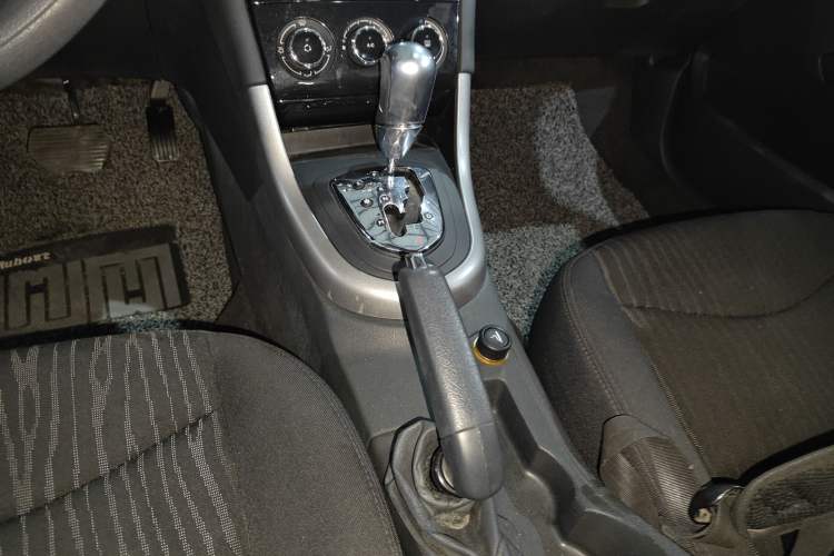 Used Peugeot 408 2013 2.0L Automatic Comfort Edition Gear Lever