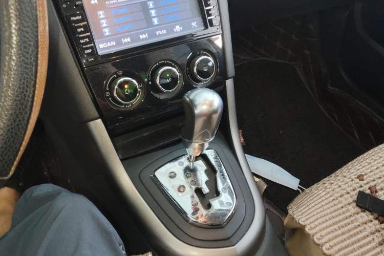 Used Peugeot 408 2013 2.0L Automatic Comfort Edition Gear Lever