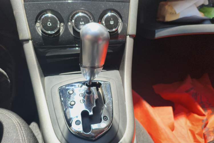 Used Peugeot 408 2013 1.6L Automatic Comfort Edition Gear Lever