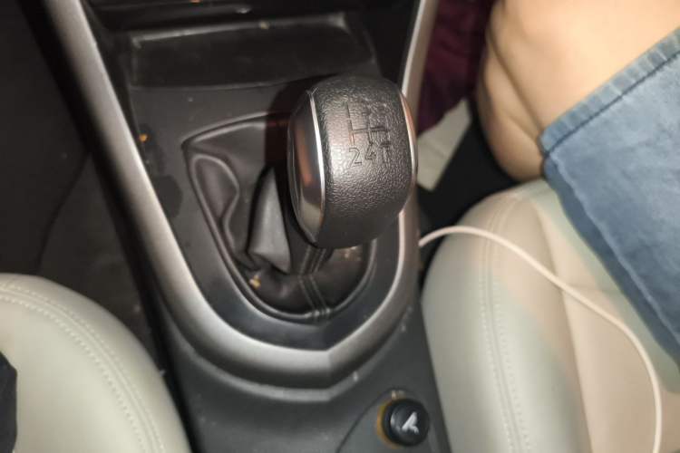 Used Peugeot 408 2013 1.6L Manual Comfort Edition Gear Lever