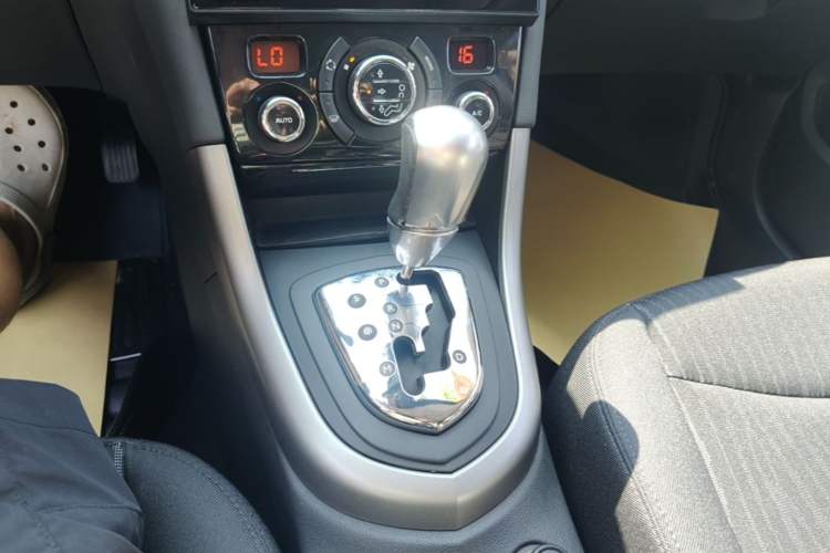 Used Peugeot 408 2013 2.0L Automatic Luxury Edition Gear Lever