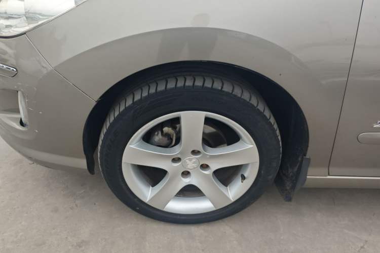 Used Peugeot 408 2013 2.0L Automatic Comfort Edition Left Front Wheel Hub