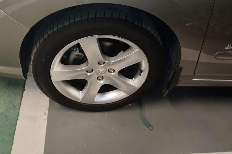 Used Peugeot 408 2013 2.0L Automatic Comfort Edition Left Front Wheel Hub