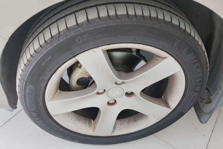 Used Peugeot 408 2013 2.0L Automatic Comfort Edition Left Front Wheel Hub
