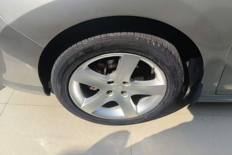 Used Peugeot 408 2013 2.0L Automatic Luxury Edition Left Front Wheel Hub