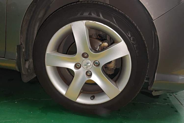 Used Peugeot 408 2013 2.0L Automatic Comfort Edition Right Front Wheel Hub