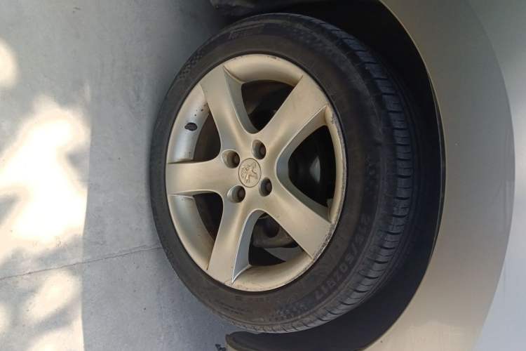 Used Peugeot 408 2013 2.0L Automatic Comfort Edition Right Front Wheel Hub
