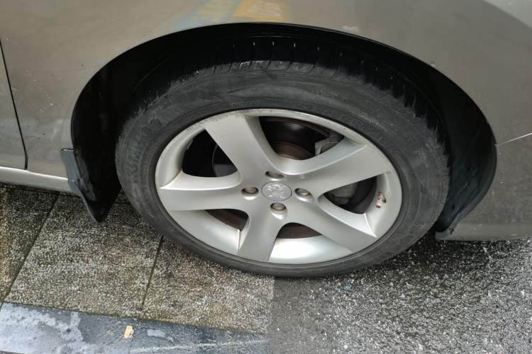 Used Peugeot 408 2013 2.0L Automatic Comfort Edition Right Front Wheel Hub