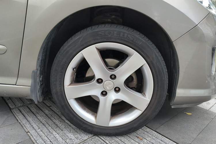 Used Peugeot 408 2013 2.0L Automatic Comfort Edition Right Front Wheel Hub