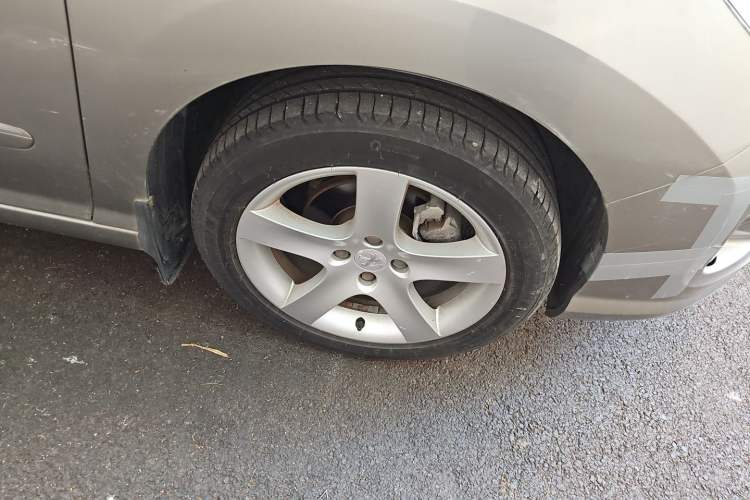 Used Peugeot 408 2013 2.0L Automatic Luxury Edition Right Front Wheel Hub