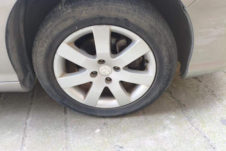 Used Peugeot 408 2013 1.6L Automatic Comfort Edition Right Front Wheel Hub