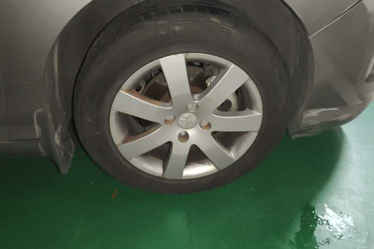 Used Peugeot 408 2013 1.6L Manual Comfort Edition Right Front Wheel Hub