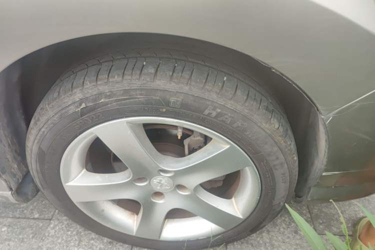 Used Peugeot 408 2013 2.0L Automatic Comfort Edition Right Front Wheel Hub