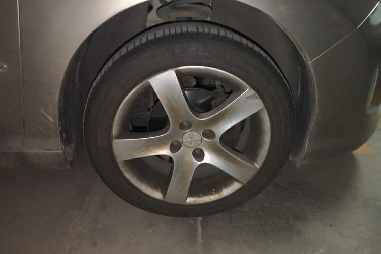 Used Peugeot 408 2013 2.0L Automatic Comfort Edition Right Front Wheel Hub