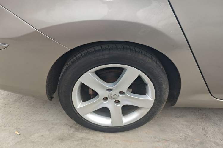 Used Peugeot 408 2013 2.0L Automatic Comfort Edition Right Rear Wheel Hub