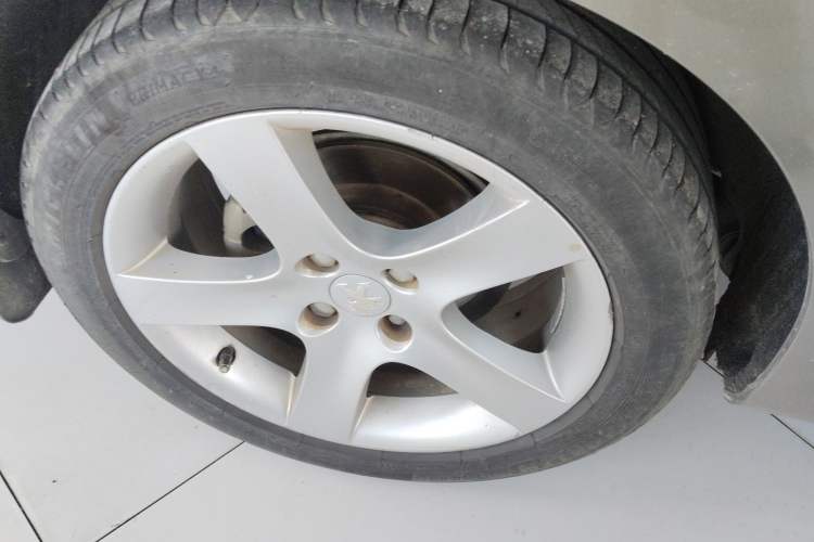 Used Peugeot 408 2013 2.0L Automatic Comfort Edition Right Rear Wheel Hub