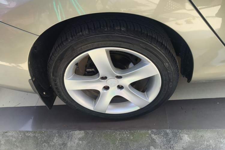 Used Peugeot 408 2013 2.0L Automatic Luxury Edition Right Rear Wheel Hub