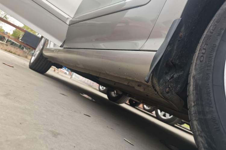 Used Peugeot 408 2013 2.0L Automatic Comfort Edition Right Side Sill