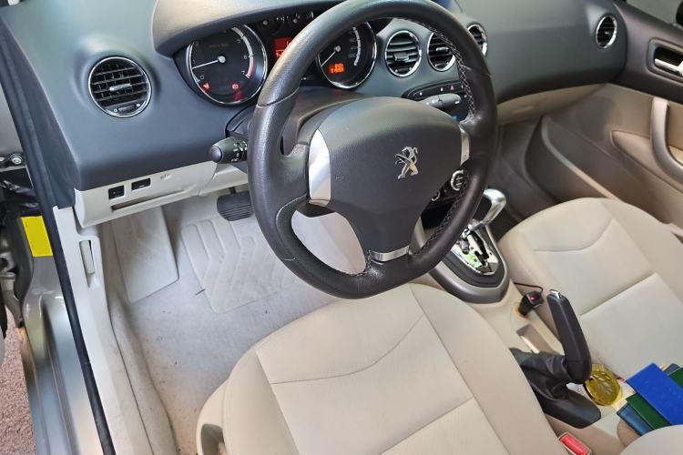 Used Peugeot 408 2013 2.0L Automatic Luxury Edition Steering Wheel