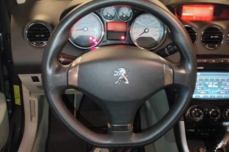 Used Peugeot 408 2013 2.0L Automatic Comfort Edition Steering Wheel