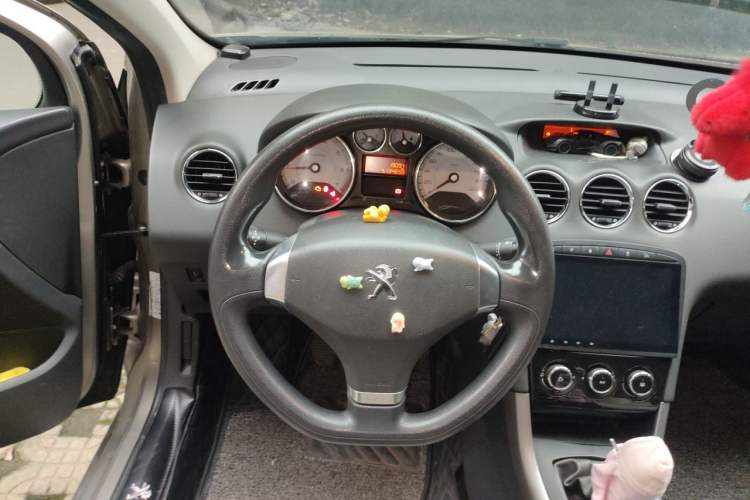 Used Peugeot 408 2013 1.6L Manual Comfort Edition Steering Wheel