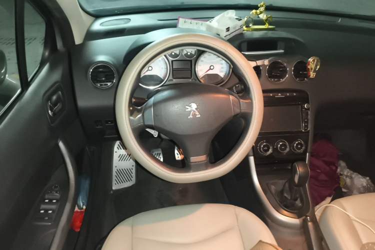 Used Peugeot 408 2013 1.6L Manual Comfort Edition Steering Wheel