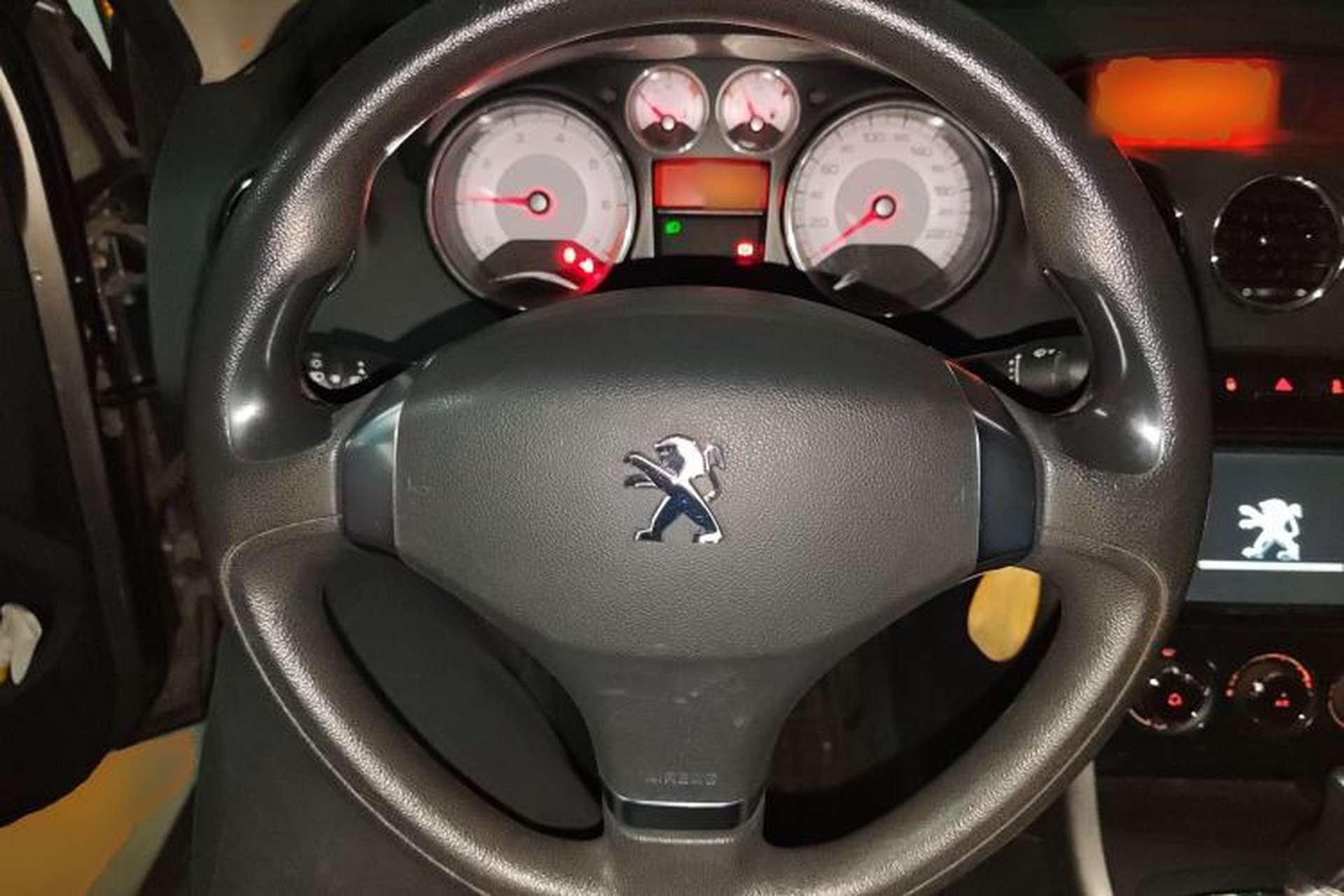 Used Peugeot 408 2013 2.0L Automatic Comfort Edition Steering Wheel