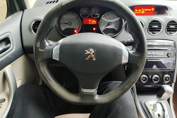 Used Peugeot 408 2013 1.6L Automatic Comfort Edition Steering Wheel