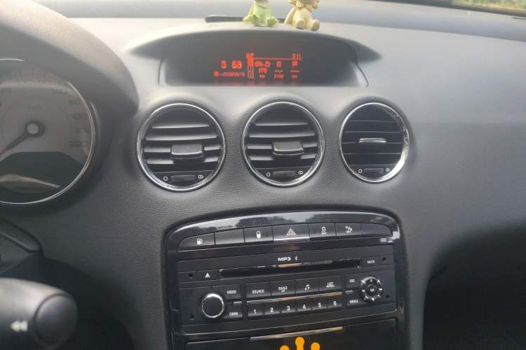 Used Peugeot 408 2013 2.0L Automatic Comfort Edition Audio And AC Panel