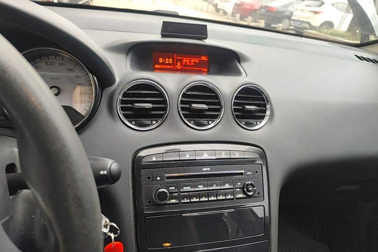 Used Peugeot 408 2013 2.0L Automatic Comfort Edition Audio And AC Panel