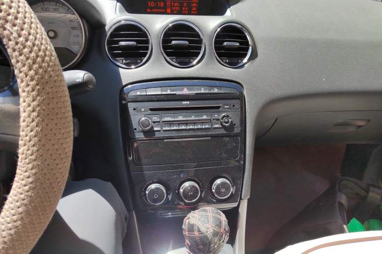 Used Peugeot 408 2013 1.6L Automatic Comfort Edition Audio And AC Panel
