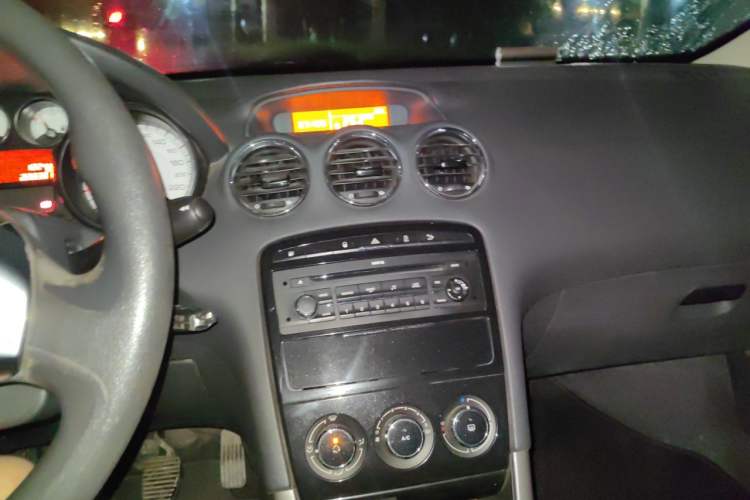 Used Peugeot 408 2013 1.6L Manual Comfort Edition Audio And AC Panel