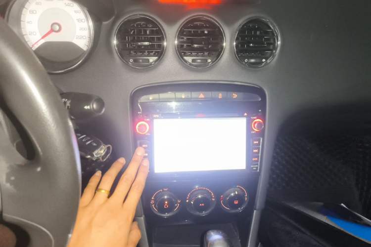 Used Peugeot 408 2013 2.0L Automatic Comfort Edition Audio And AC Panel