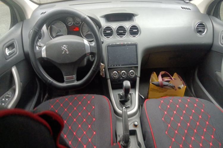 Used Peugeot 408 2013 2.0L Manual Comfort Edition Center Console