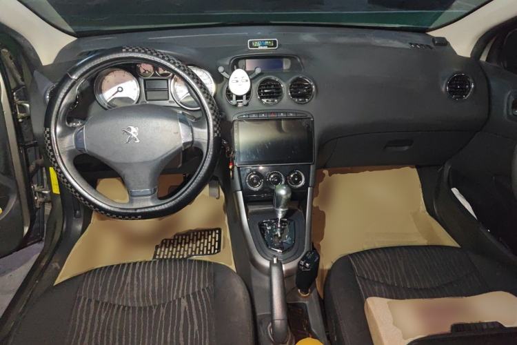 Used Peugeot 408 2013 2.0L Automatic Comfort Edition Center Console