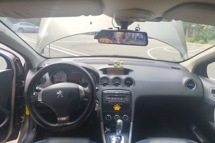 Used Peugeot 408 2013 2.0L Automatic Comfort Edition Center Console