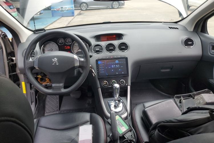 Used Peugeot 408 2013 2.0L Automatic Comfort Edition Center Console